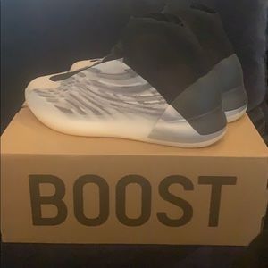 Yeezy BSKTBL D.S SZ 11.5